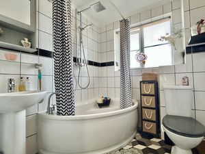 Family Bathroom- click for photo gallery